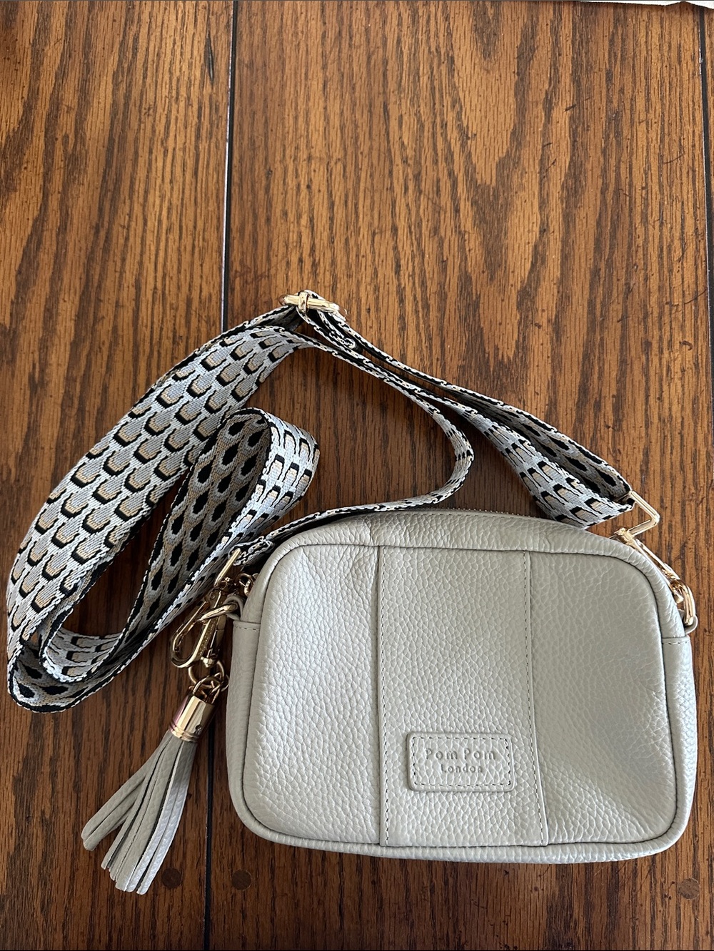 Pom Pom London City Mini in Stone
Leather Crossbody